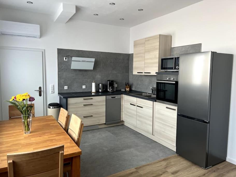 Moderne, Stilvolle Ferienwohnung In Eich Eich  Zewnętrze zdjęcie
